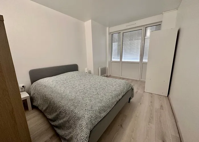 001 T2 Immeuble Perseverance Апартаменты *