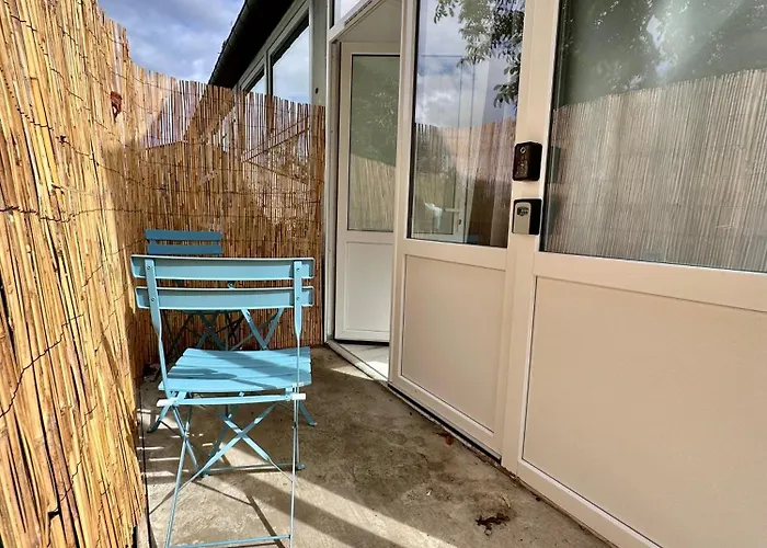 001 T2 Immeuble Perseverance Апартаменты *